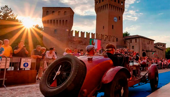 La Mille Miglia en la ciudad de Formigine.
