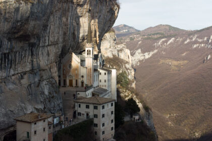 Es uno de los santuarios más espectaculares del norte de Italia.